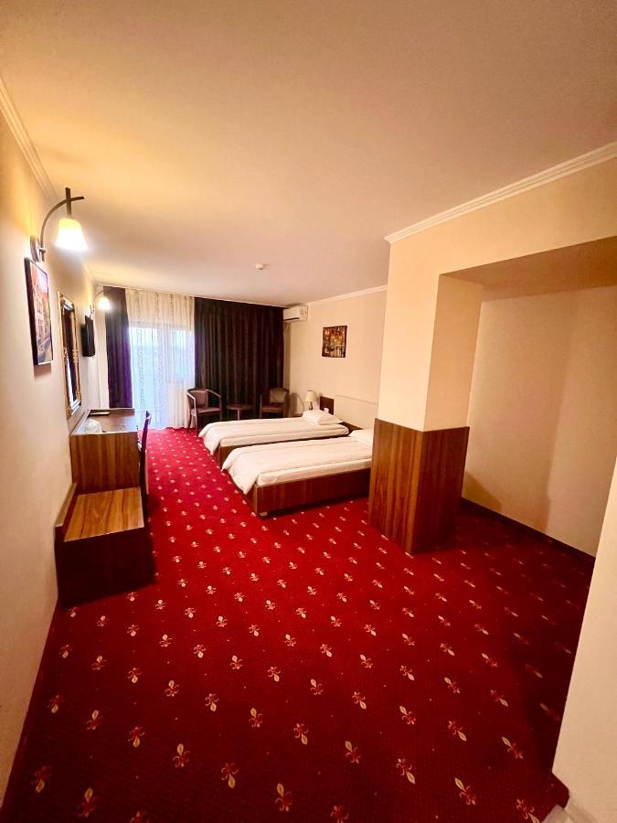 Hotel Complex Azar à Galaţi Extérieur photo