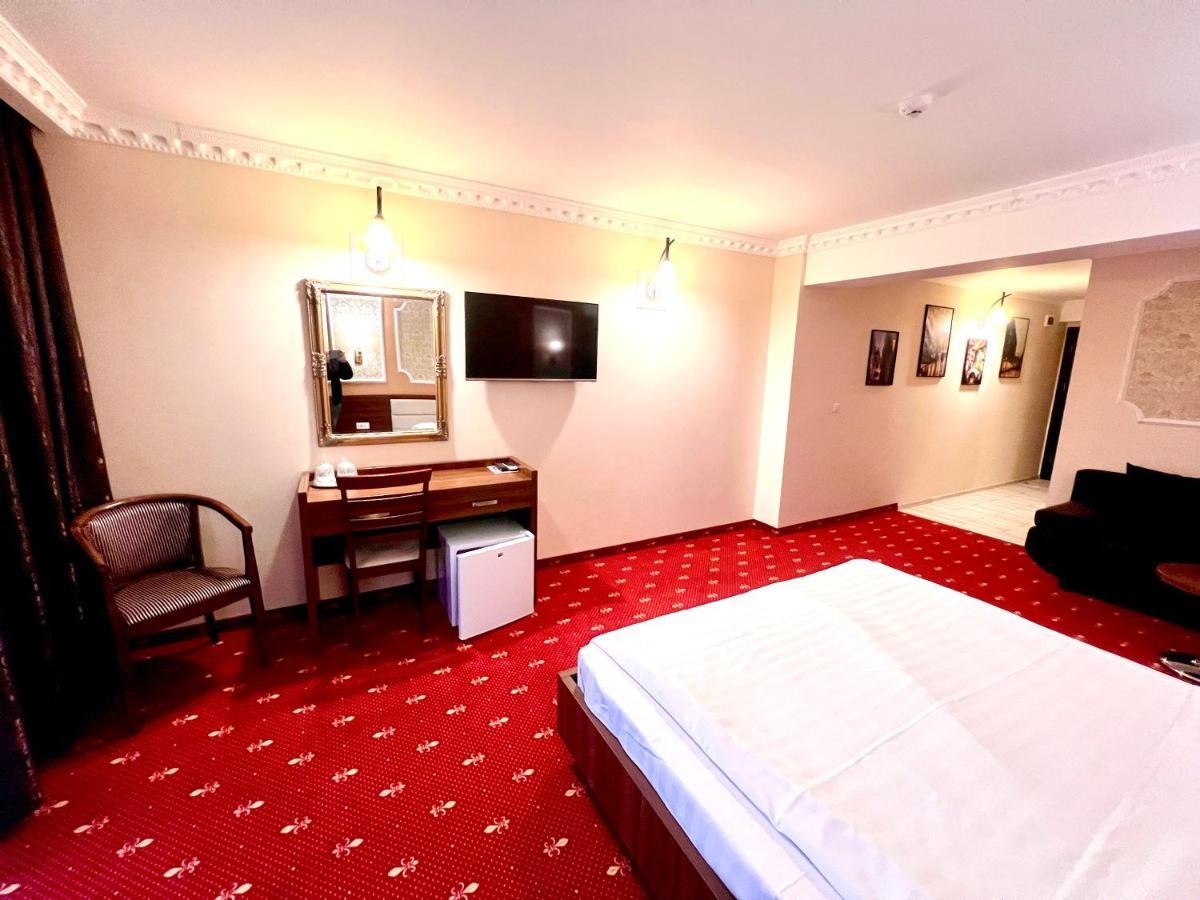 Hotel Complex Azar à Galaţi Extérieur photo