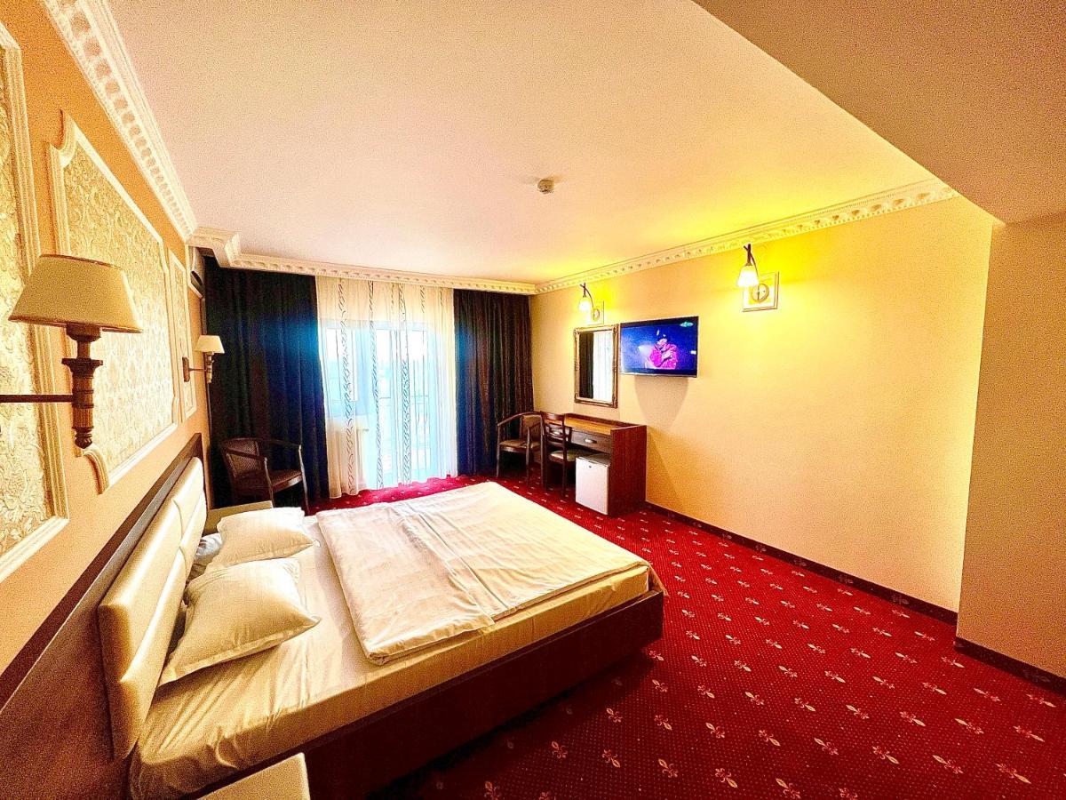 Hotel Complex Azar à Galaţi Extérieur photo